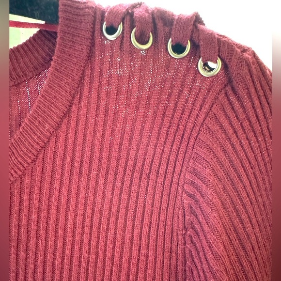 NWT Hippie Rose XL crew neck knit top with lace up accent shoulders in burgundy - Picture 4 of 9